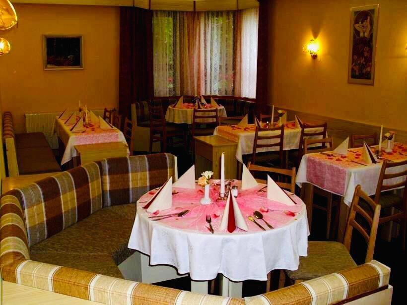 Restaurace A Penzion Maja Benecko Dış mekan fotoğraf