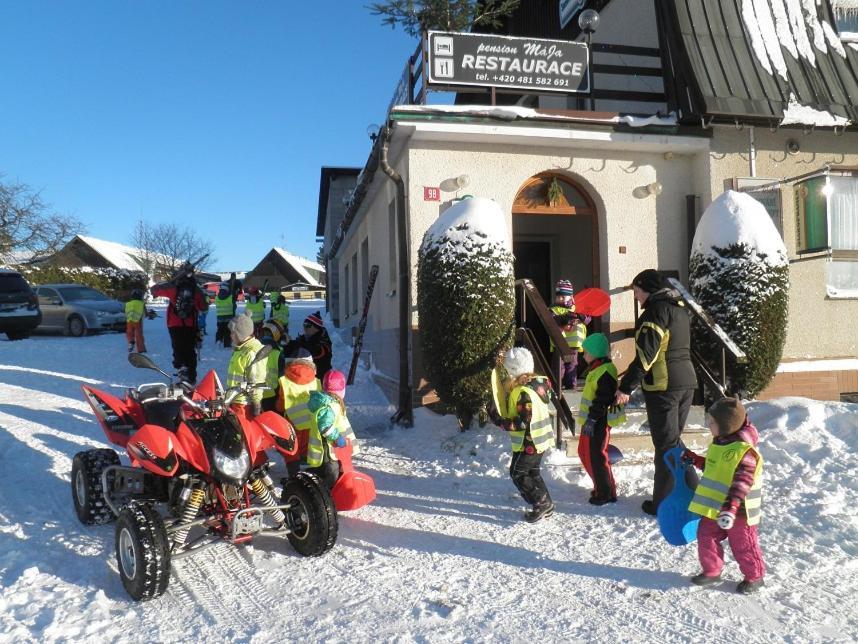 Restaurace A Penzion Maja Benecko Dış mekan fotoğraf