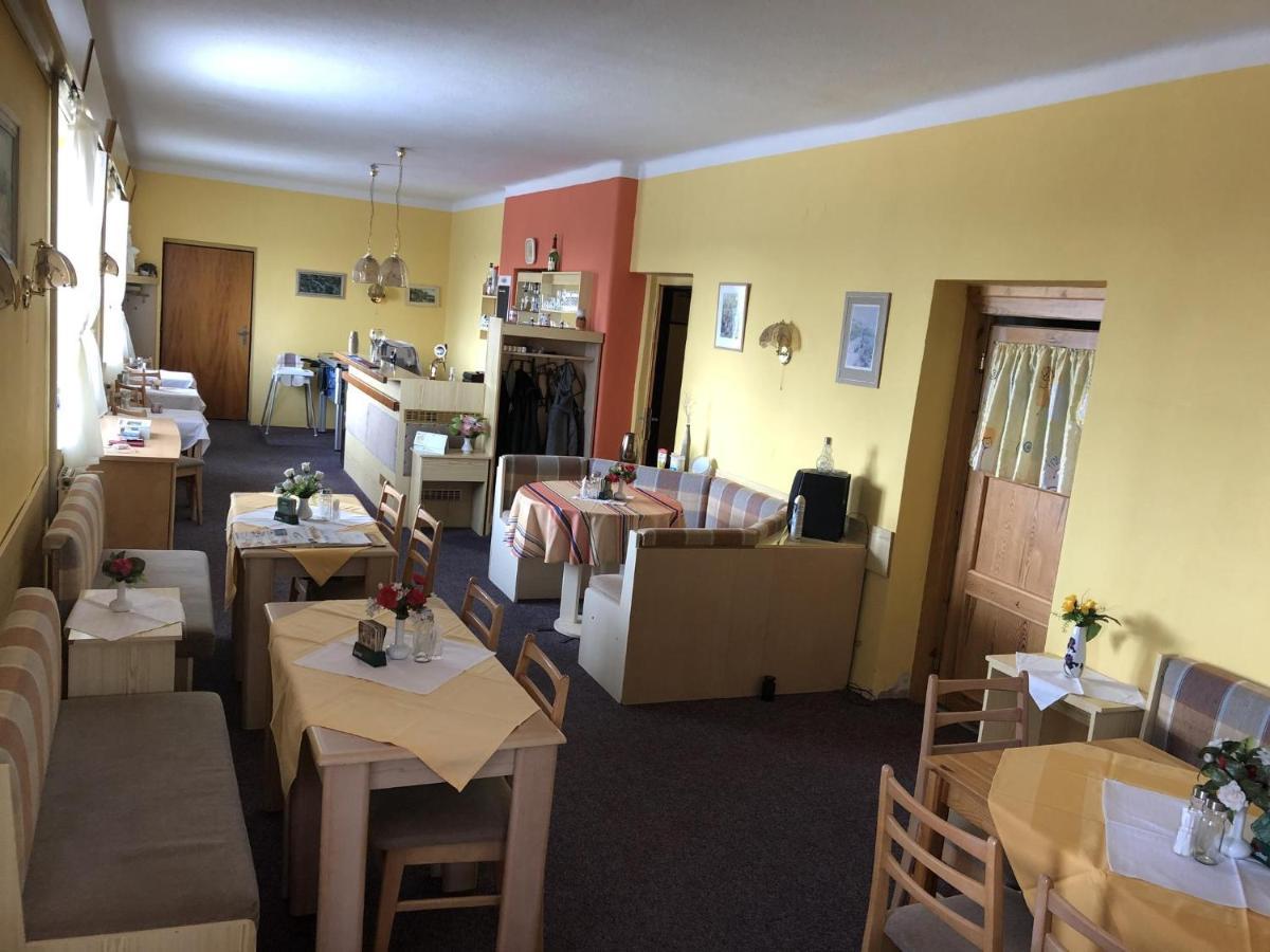 Restaurace A Penzion Maja Benecko Dış mekan fotoğraf